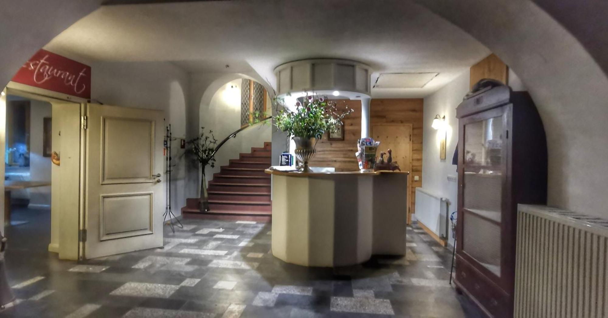 Hotel & Restaurant Schloss Weissenburg Uhlstädt エクステリア 写真