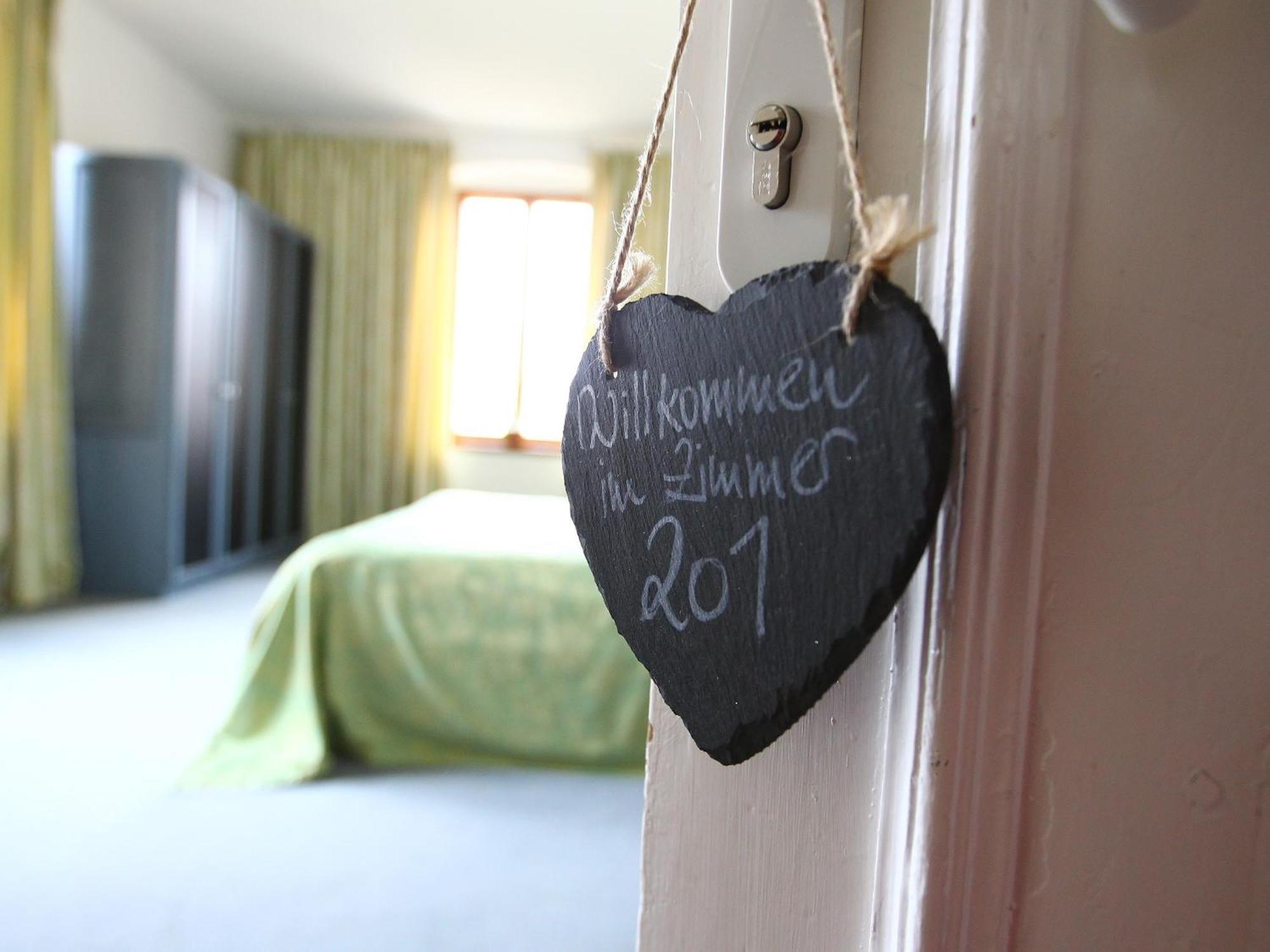 Hotel & Restaurant Schloss Weissenburg Uhlstädt エクステリア 写真